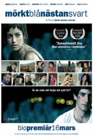 Mörktblånästansvart poster